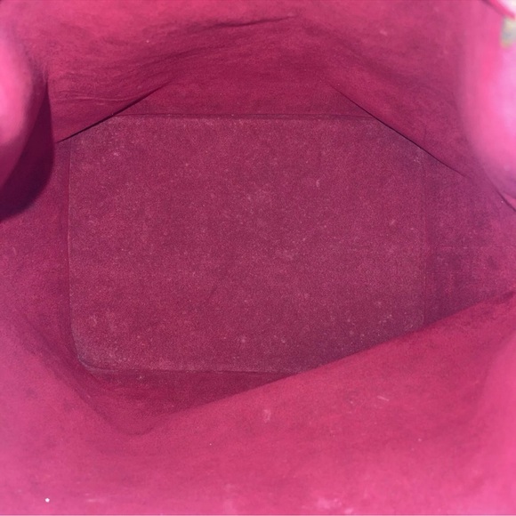 Authentic Louis Vuitton Noe Epi Red Bucket Tote Bag Draw String Close - Picture 14 of 16